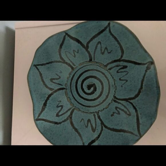 Sarah McCullough Pottery Turquoise flower bowl - Picture 3 of 16